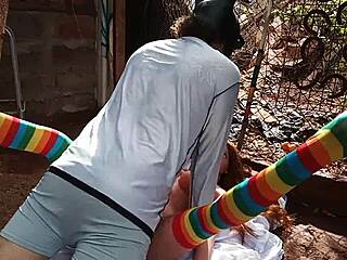 Amateur Latina uses a dildo outdoors in public for solo toy sex. Her ass gets filled with leitinho in the buceta like a friend's toy play.