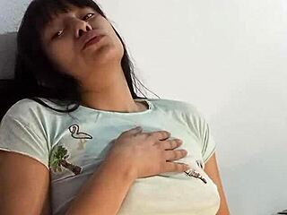 horny and hot she masturbates for you she knows how to cum in squirts maquinasperfectas