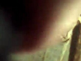 Tej áztatja a nedves 18+ diák bugyiját elhagyatott házban pénzért