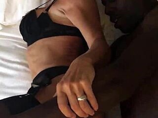 Grote zwarte pik ramt vrouw Marina Beaulieu hard!