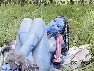 Monika Fox prolaps besar dildo keras anal memek squirting di alam liar