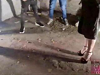 a casada safada monica lima sai de roupao para receber os amigos do corno para o futebol enquanto ele esta no banho ela nao resiste e faz open xeca para os pauzudos na garagem da casa