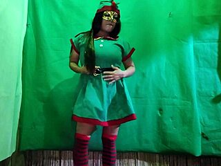 Cochina Duende Hembra De La Navidad Gets Super Hot Waiting For Noche Buena To Find Dirty Macho Inserting Huge Penis In Latina Vagina