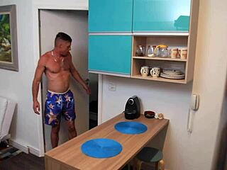 Marido bom faz domination on athletic milf with big clit before working.