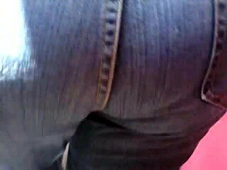 curvy woman in jeans walking down the street in casual outfit