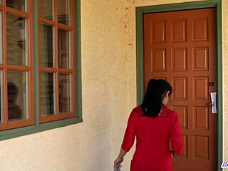 Glam Dyke Savors Being Eaten Out By Seductive Lesbian Milf In Fantasy Scene