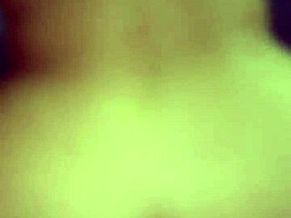 Hűtlen mostoha creampie a hatalmas seggébe telefonhívás közben