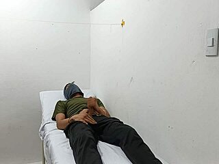 Hei dokter mesum kocok kontol di kantor sendirian