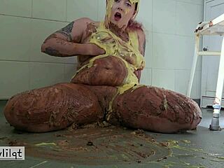 Kinkylilqt Squashes Cake With Ass. She Fucks Herself Using Dildo In Dirty Fetish Solo.