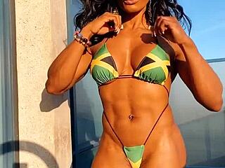 Erotic Muscular Babe Shows Off Hot Female Bodybuilder Physique