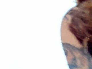 I sucked the dick of the guy doing odd jobs at home and got horny but remembered no condom available