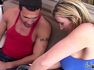 Сара Джей лиже мокрото путенце на блондинка милф в трийсам