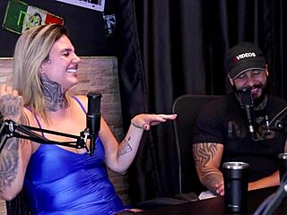 Married couple brings girl home for threesome after years together but offers ass for R$500