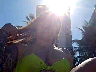 Os machos n�o param de me olhar na praia