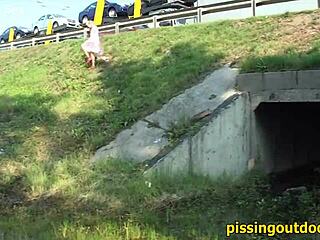 safe outdoor spot for pissing