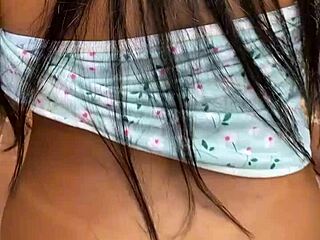 Novinha Gets Wild in Favela Behind Wall with Sexy Lingerie!