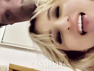 Eu fico cheia de tesão quando os homens me olham na academia, fico toda molhadinha, assista completo no cassiflix with big cock riding