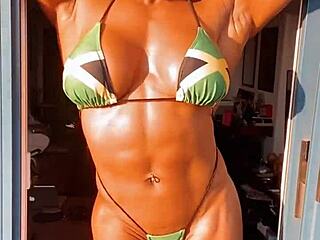 Erotic Muscular Babe Shows Off Hot Female Bodybuilder Physique