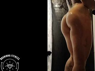 Suggestive Redhead Shaves Smooth Pussy In Steamy Bath Full Video