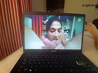 Reaccionando A Mi Video Con Una Verga En Mi Culo Encuentro A Mi Primastro Masturbandose Con Mi Video Con Una Mamada Y A Pajas Le Saco Mucha Leche