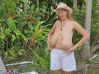 Gros seins naturels énormes sur MILF mature