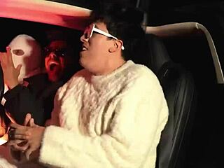 Hey, check how chicos totally screw over the music industry