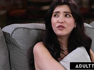 Horny Stepmom Lauren Phillips Caught In Wild Lesbian 3-Way With Face Sitting And Scissoring Action