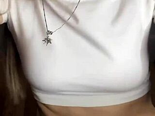 Russisk 18+ Teen Danser Sexet på Bigo Platform