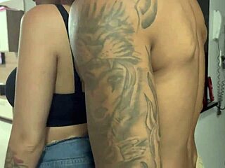 Fui Pedir Um Pouquinho de Caf� Para o Vizinho e N�o Resisti Tive Que Dar Gostoso Pra Ele