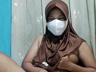 เฮ้ สาวมุสลิมสวยใส่ฮิแจ็บ ทำไมช่วยตัวเองดิลโด้ทั้งบ้านว่าง