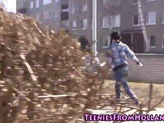 i mean this petite teen les like snatch is so hot i cant even