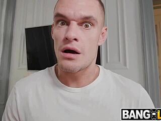 Horny latina with perfect body and big ass takes blowjob and pussy fucking - oh yeah!