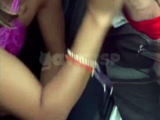 Casada Safada Flashing and Fucking Big Cock Lover in Street and Car While Cuckold Films