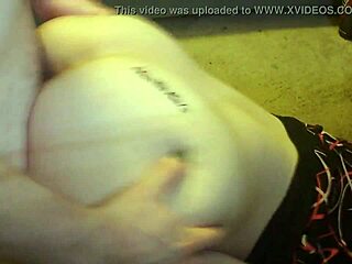 ey, ¿tu novia se pone a mamar así justo frente al escritorio??