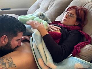 จับสาวแดงรูดหีโรงรถ จบเลียหีร้อนแตกปาก