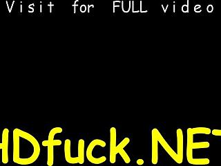 فتاة هاوية مغرية تأخذ الزب كلبي عميقا داخلها