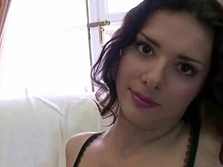 Beauty babe masturbation