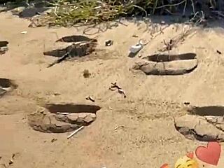 Encontré un negro con verga grande en la playa y le chupé hasta beber su leche