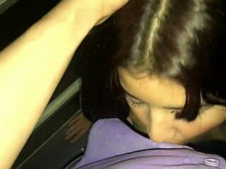 Szerény mostohatestvér szexi ribanc orálisat kér és szexi nagy fasszal lovagol orgazmusig creampie-vel doggyban