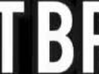 athletic latina contrasts leggings fitness with public anal creampie from big cock cousin outdoors