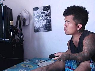 While dwarf plays videogames horny stepsister arrives to suck lick his cock