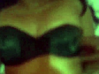 Milf Caliente Con Culo Grande Se La Follan A Perrito