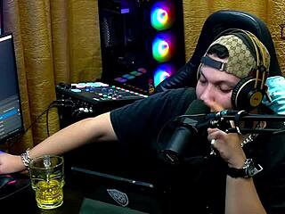 Mari Ávila gets completely naked on podcast stripping everything what would you do in Ruan's place