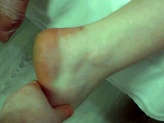 Prurient Man Licks His Wench's Juicy Pussy Until She Reaches Real Orgasm in Passionate Amateur Lingerie Session