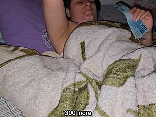 Дези отчим лапает тугую пухлую пизду падчерицы за бабки