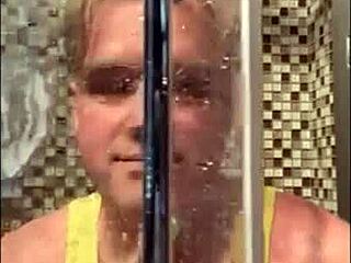 douche protéinée story unfolds casually with daddy in a simple narrative