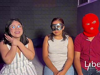 Pareja Enjoys First Cuckold Encounter with Wife and Two Guys as Husband Watches in Swingers Group Interview