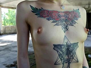 i get horny watching flexible brunette in close up outdoor public fitness with hairy pussy play