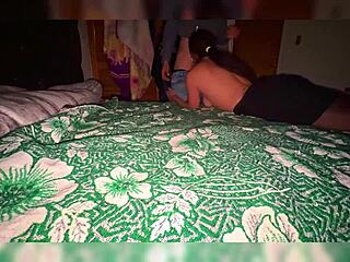 Fuldt fuld skilt mexicansk milf med store naturlige patter knuller ung fyr efter fest