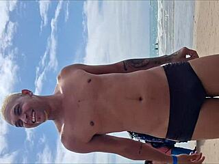 Estou sozinha em casa e meu meio-irmão está ordenhando meus peitos grandes